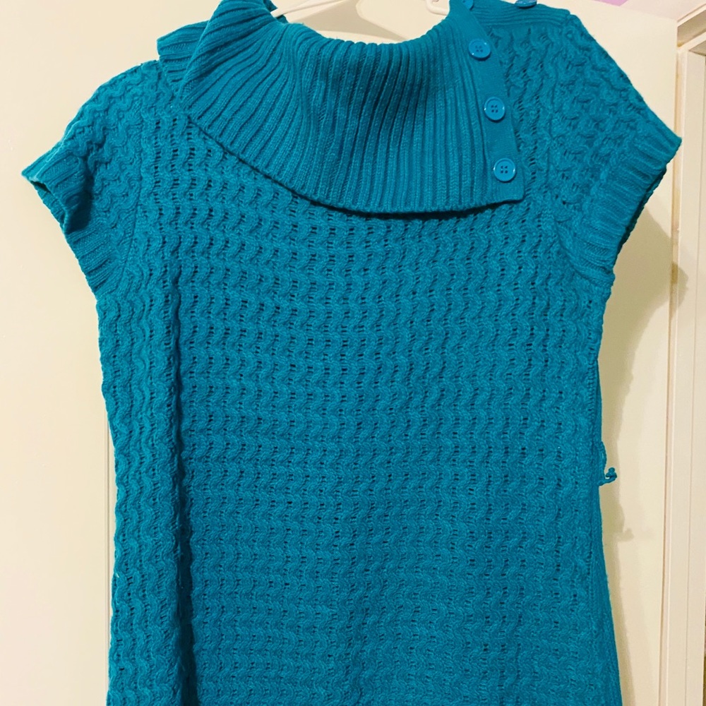 Short sleeve sweater